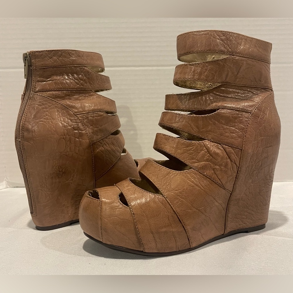 JEFFREY CAMPBELL Stacked Tan Leather Platform Heeled Ankle Bootie Women’s 8